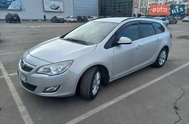 Универсал Opel Astra 2011 в 