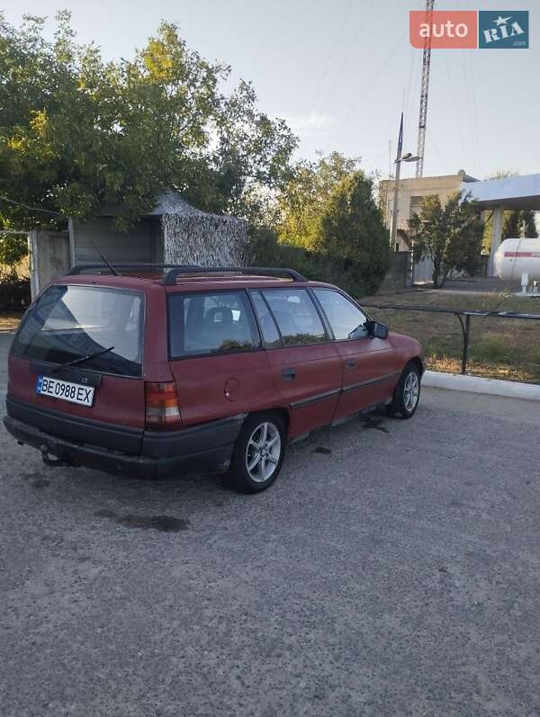 Универсал Opel Astra 1993 в Вознесенске