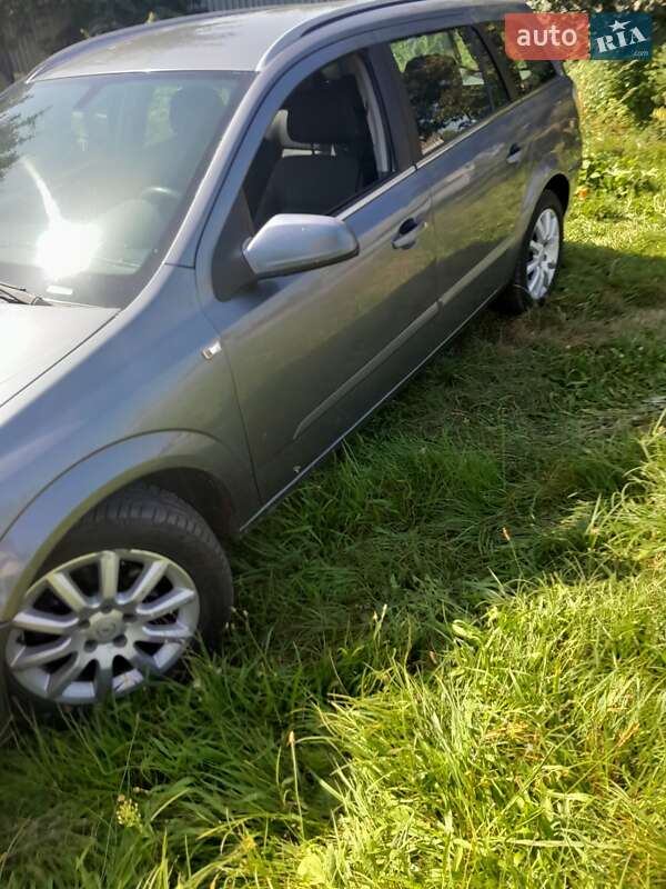 Універсал Opel Astra 2005 в Ужгороді