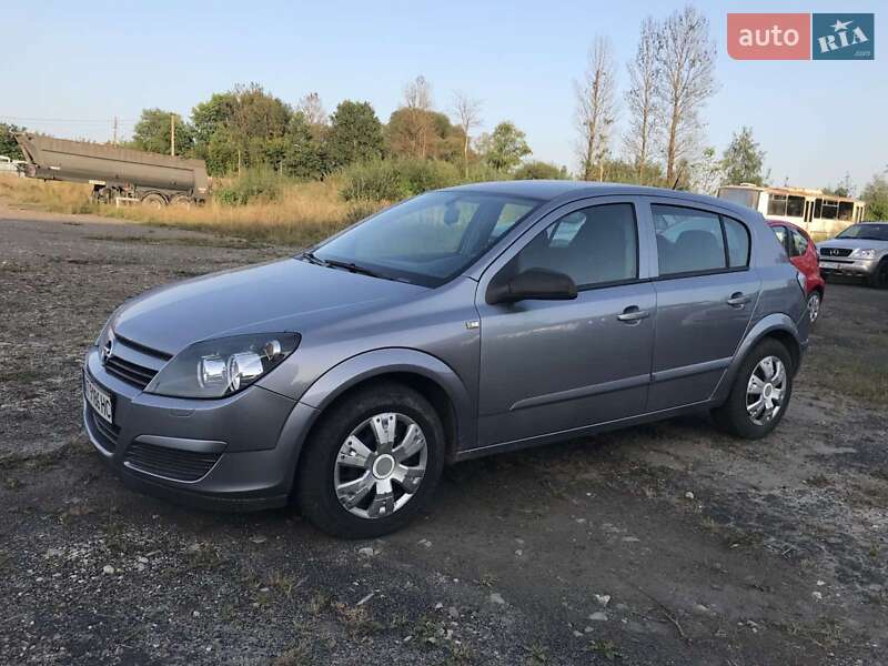 Хэтчбек Opel Astra 2004 в Рожнятове