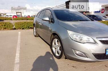 Универсал Opel Astra 2010 в 