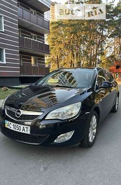 Универсал Opel Astra 2011 в 