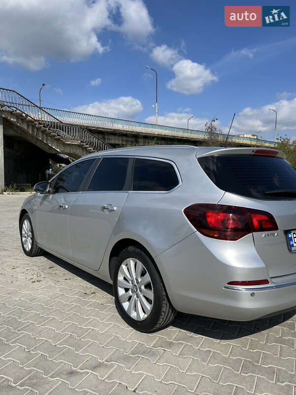 Универсал Opel Astra 2013 в Дрогобыче
