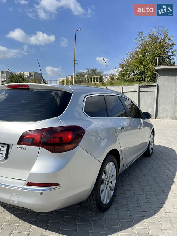Универсал Opel Astra 2013 в Дрогобыче