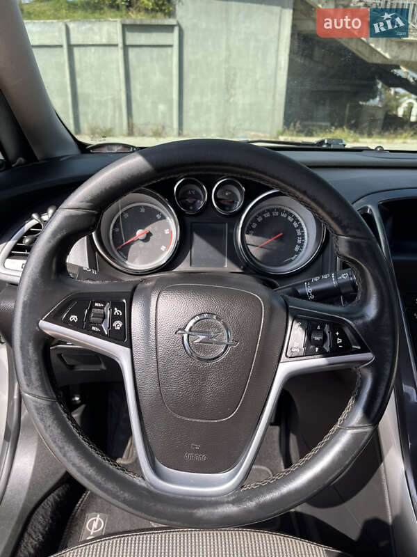 Универсал Opel Astra 2013 в Дрогобыче