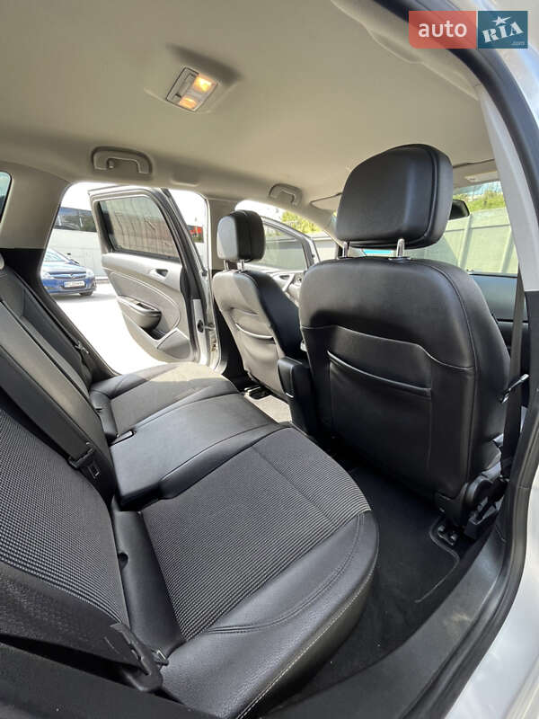 Универсал Opel Astra 2013 в Дрогобыче