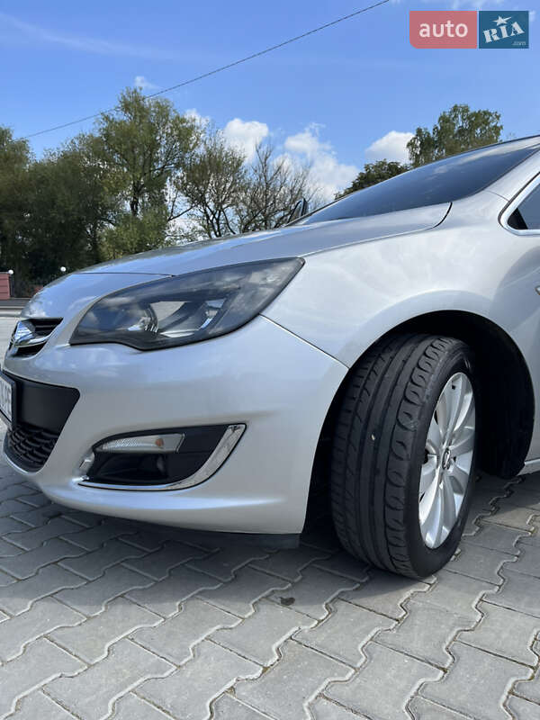 Универсал Opel Astra 2013 в Дрогобыче