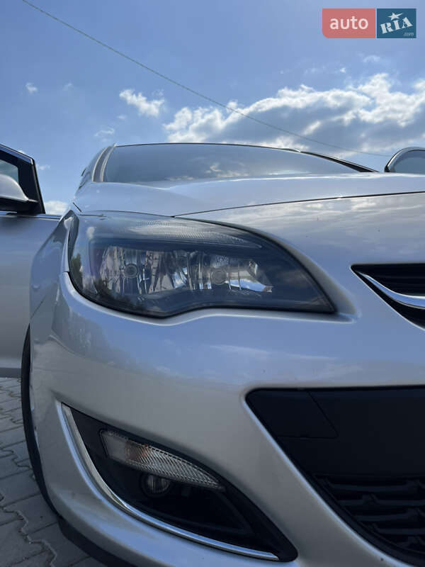 Универсал Opel Astra 2013 в Дрогобыче