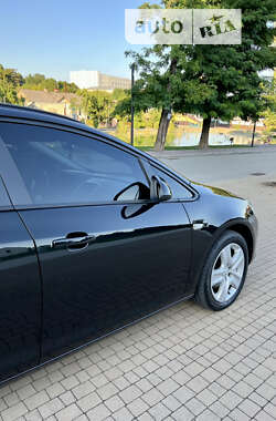 Универсал Opel Astra 2012 в 