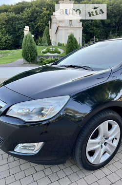 Универсал Opel Astra 2012 в Львове