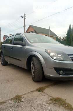 Хэтчбек Opel Astra 2004 в 