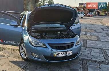 Универсал Opel Astra 2011 в 