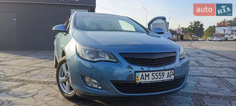 Універсал Opel Astra 2011 в Житомирі