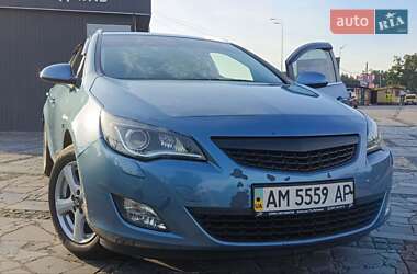 Универсал Opel Astra 2011 в 