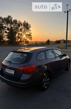 Універсал Opel Astra 2012 в Миронівці