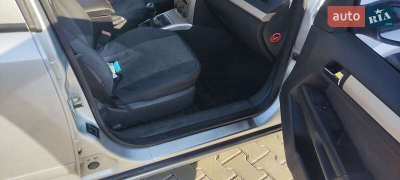 Седан Opel Astra 2008 в Дымере