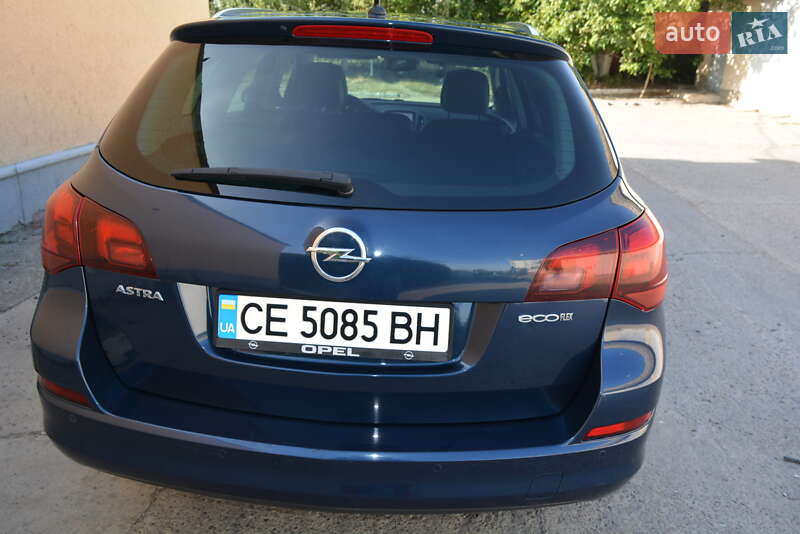 Универсал Opel Astra 2012 в Новоднестровске