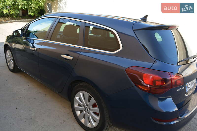 Универсал Opel Astra 2012 в Новоднестровске