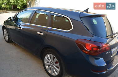 Универсал Opel Astra 2012 в 