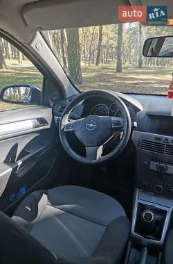Хэтчбек Opel Astra 2006 в 