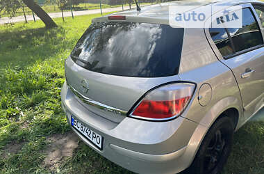 Хэтчбек Opel Astra 2006 в Новояворовске