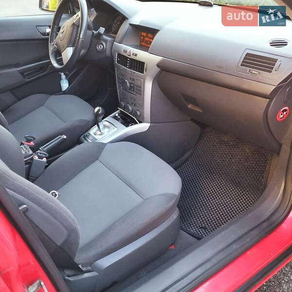 Хэтчбек Opel Astra 2013 в Сумах