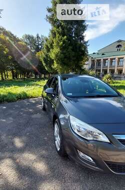 Универсал Opel Astra 2011 в Калуше