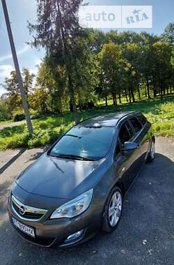 Универсал Opel Astra 2011 в Калуше