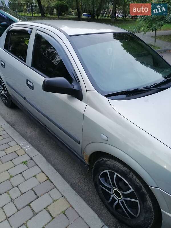Седан Opel Astra 2006 в Ивано-Франковске