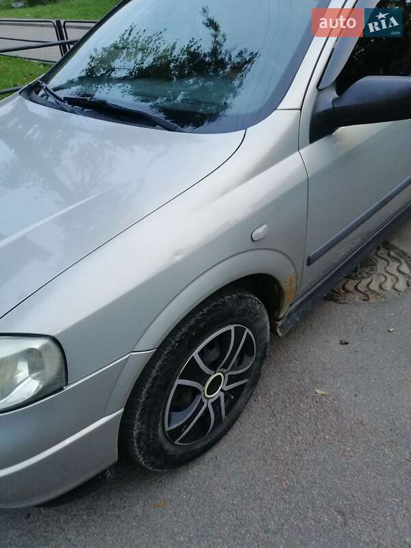 Седан Opel Astra 2006 в Ивано-Франковске