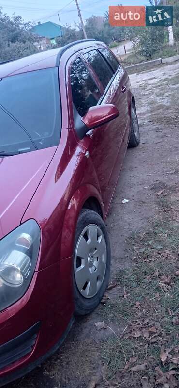 Універсал Opel Astra 2006 в Волочиську