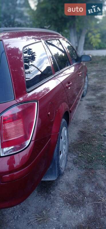 Універсал Opel Astra 2006 в Волочиську