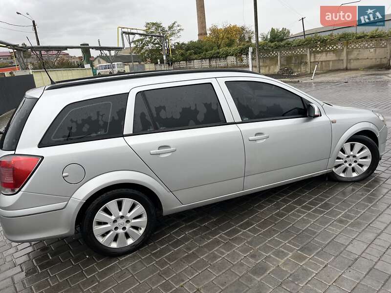Универсал Opel Astra 2005 в Мукачево