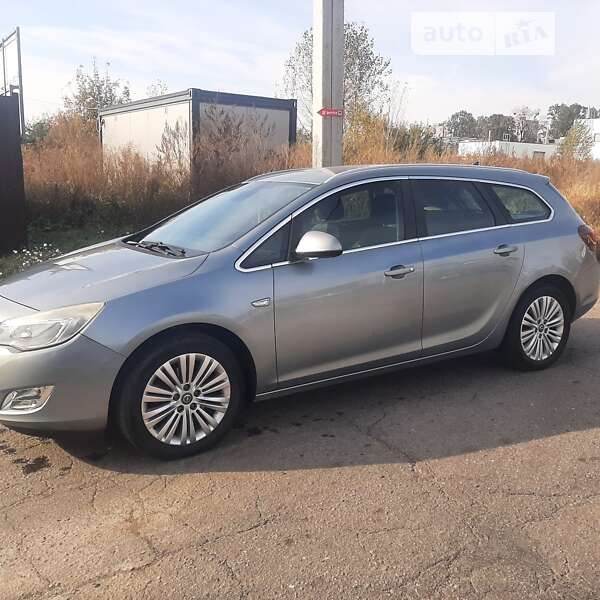 Универсал Opel Astra 2011 в Полтаве