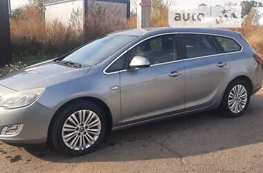 Универсал Opel Astra 2011 в Полтаве