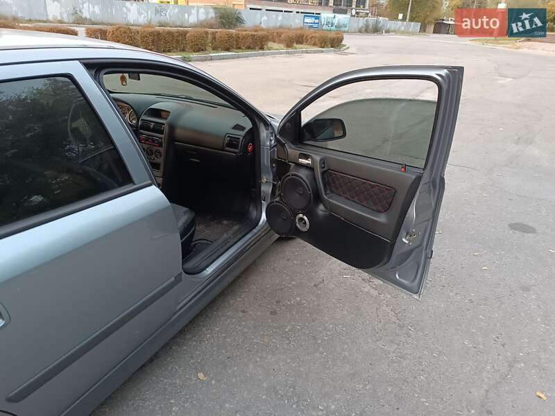 Хэтчбек Opel Astra 2003 в Запорожье