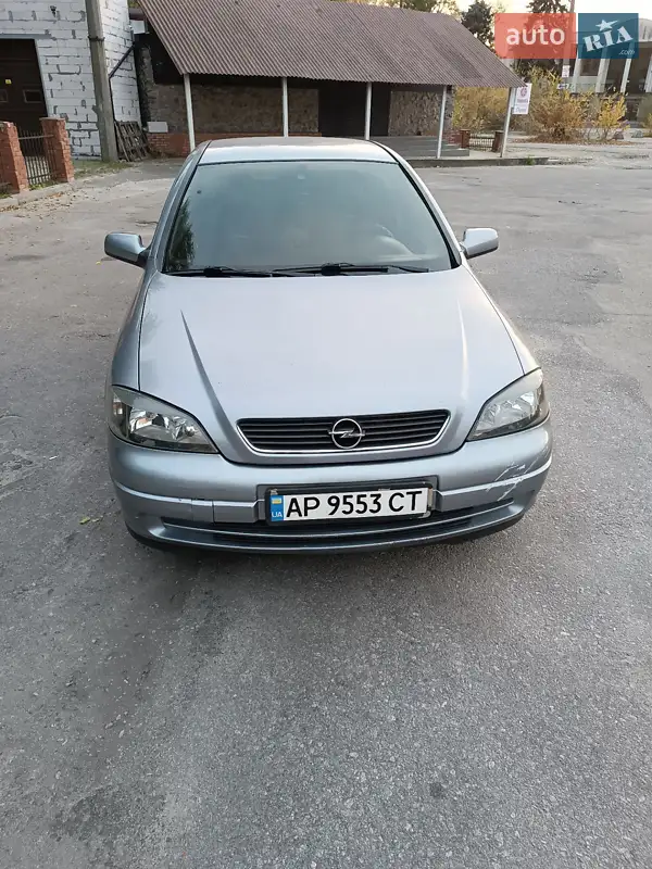 Хэтчбек Opel Astra 2003 в 