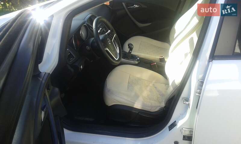 Универсал Opel Astra 2014 в Золочеве