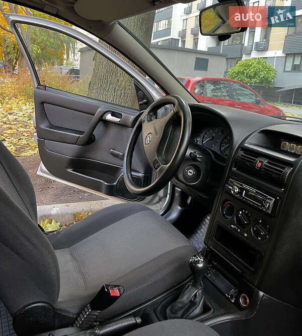 Универсал Opel Astra 2004 в Киеве