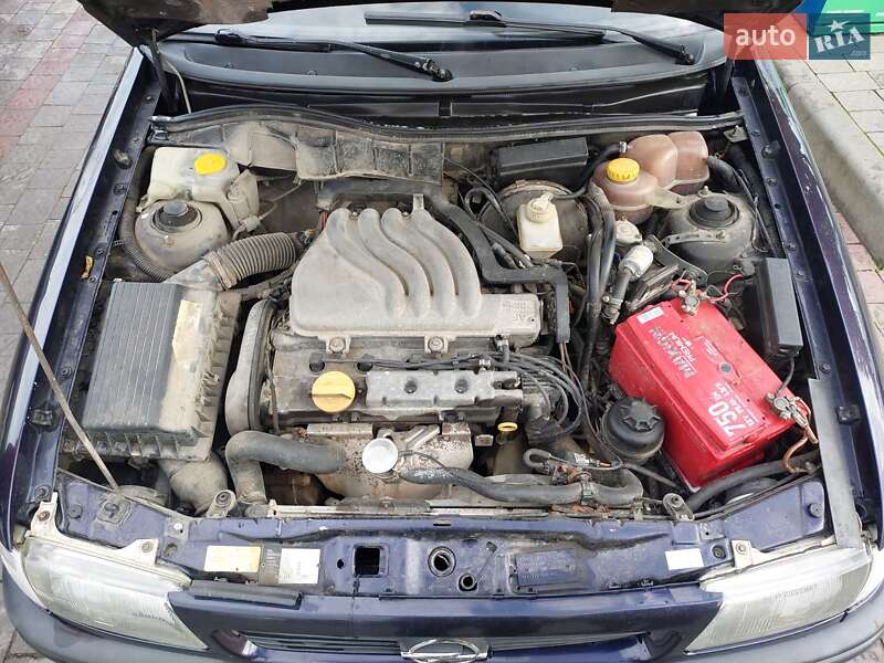 Універсал Opel Astra 1995 в Івано-Франківську