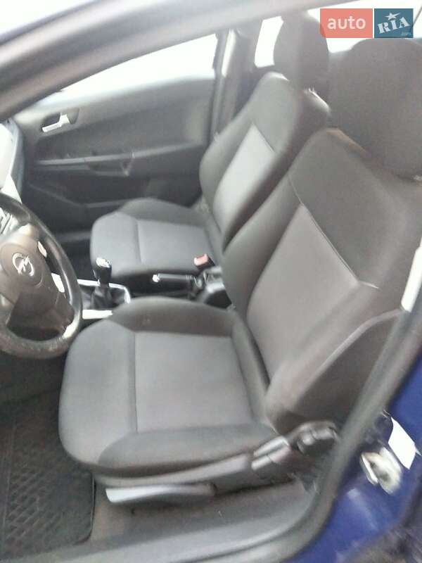 Хэтчбек Opel Astra 2012 в Ивано-Франковске