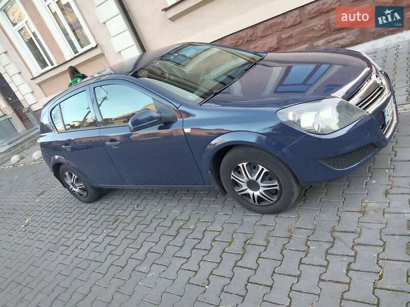 Хэтчбек Opel Astra 2012 в Ивано-Франковске