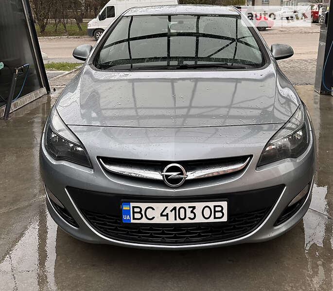 Хэтчбек Opel Astra 2015 в Львове