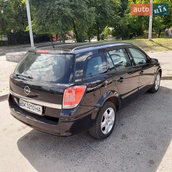 Універсал Opel Astra 2008 в Рівному