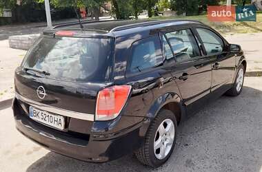 Универсал Opel Astra 2008 в Ровно