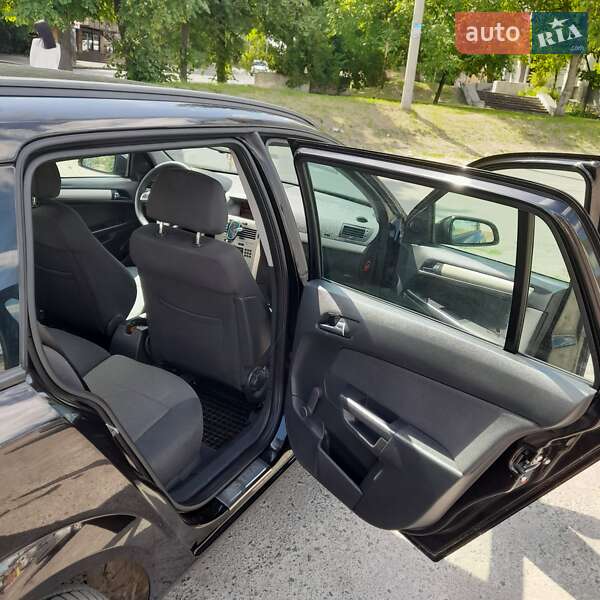 Універсал Opel Astra 2008 в Рівному