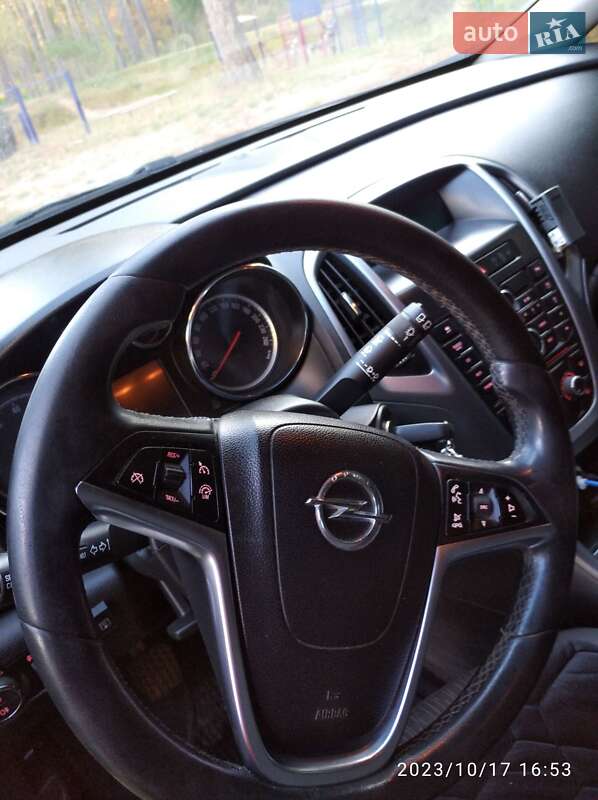 Универсал Opel Astra 2013 в Прилуках