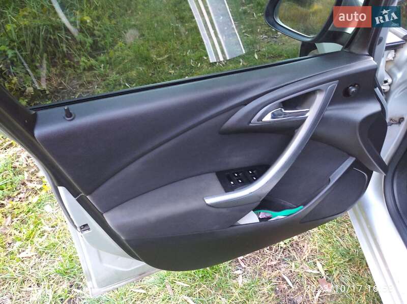Универсал Opel Astra 2013 в Прилуках