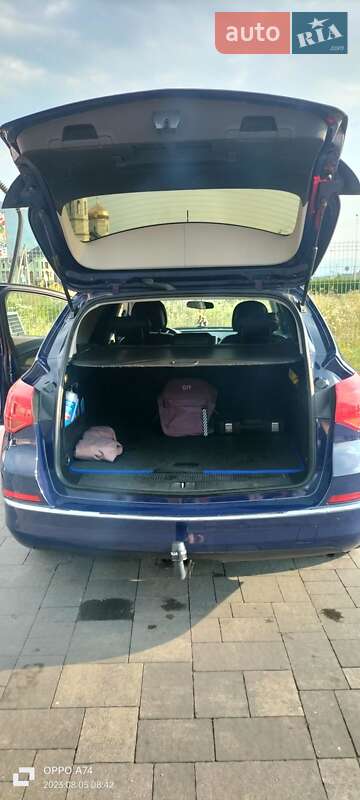 Универсал Opel Astra 2014 в Хусте