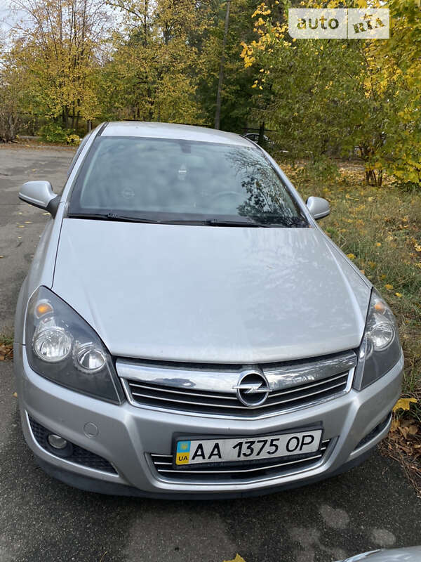 Хэтчбек Opel Astra 2014 в Киеве